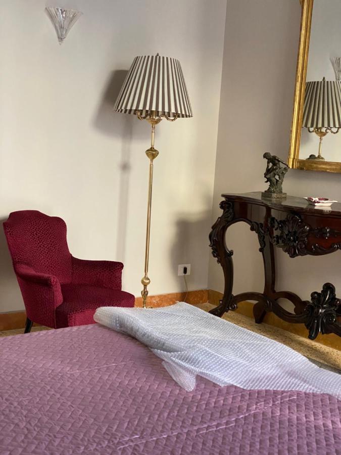 Bed and Breakfast Dimora Donna Elena By Ranieri Neapel Exterior foto