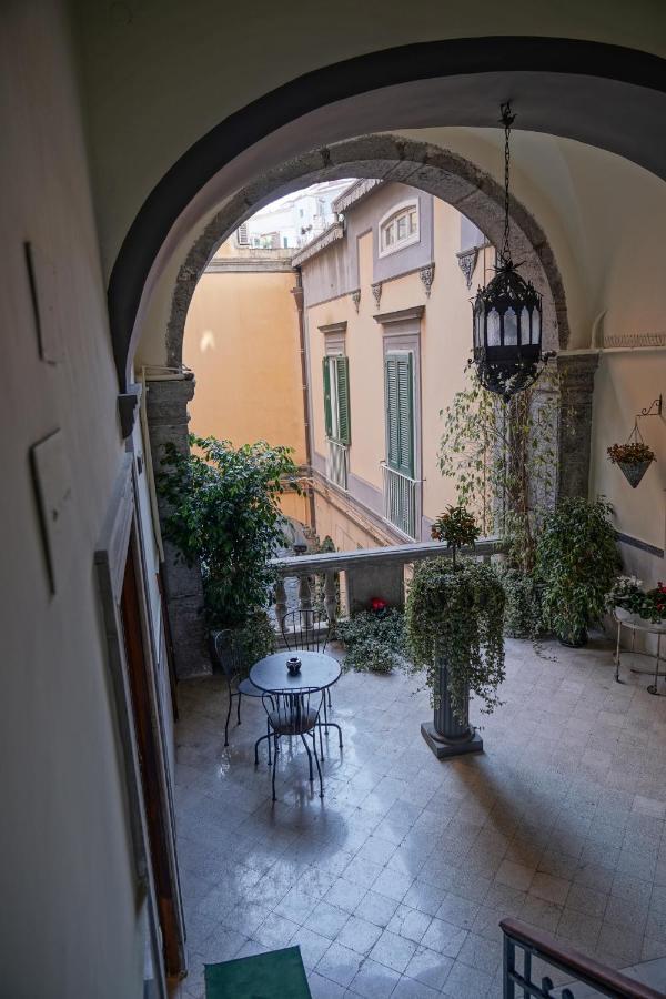 Bed and Breakfast Dimora Donna Elena By Ranieri Neapel Exterior foto